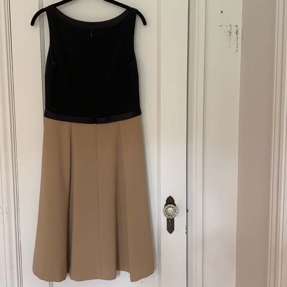 Gorgeous “Audrey Hepburn” stye classic - Picture 3 of 8